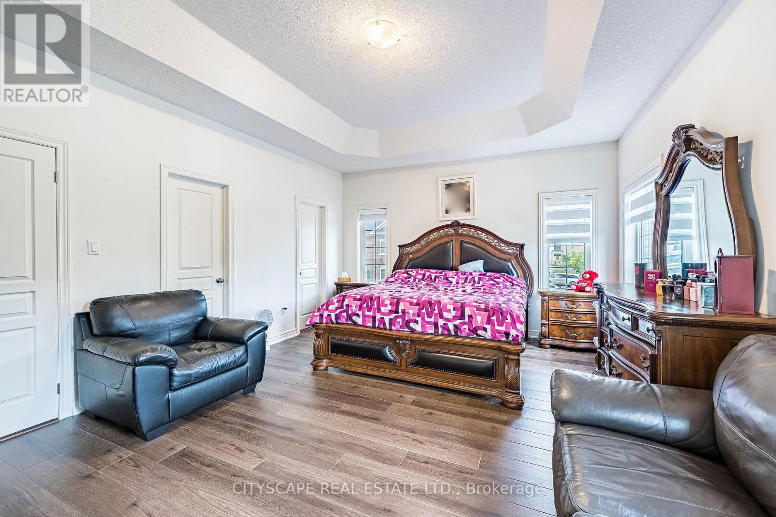 54 EZRA CRESCENT - 21