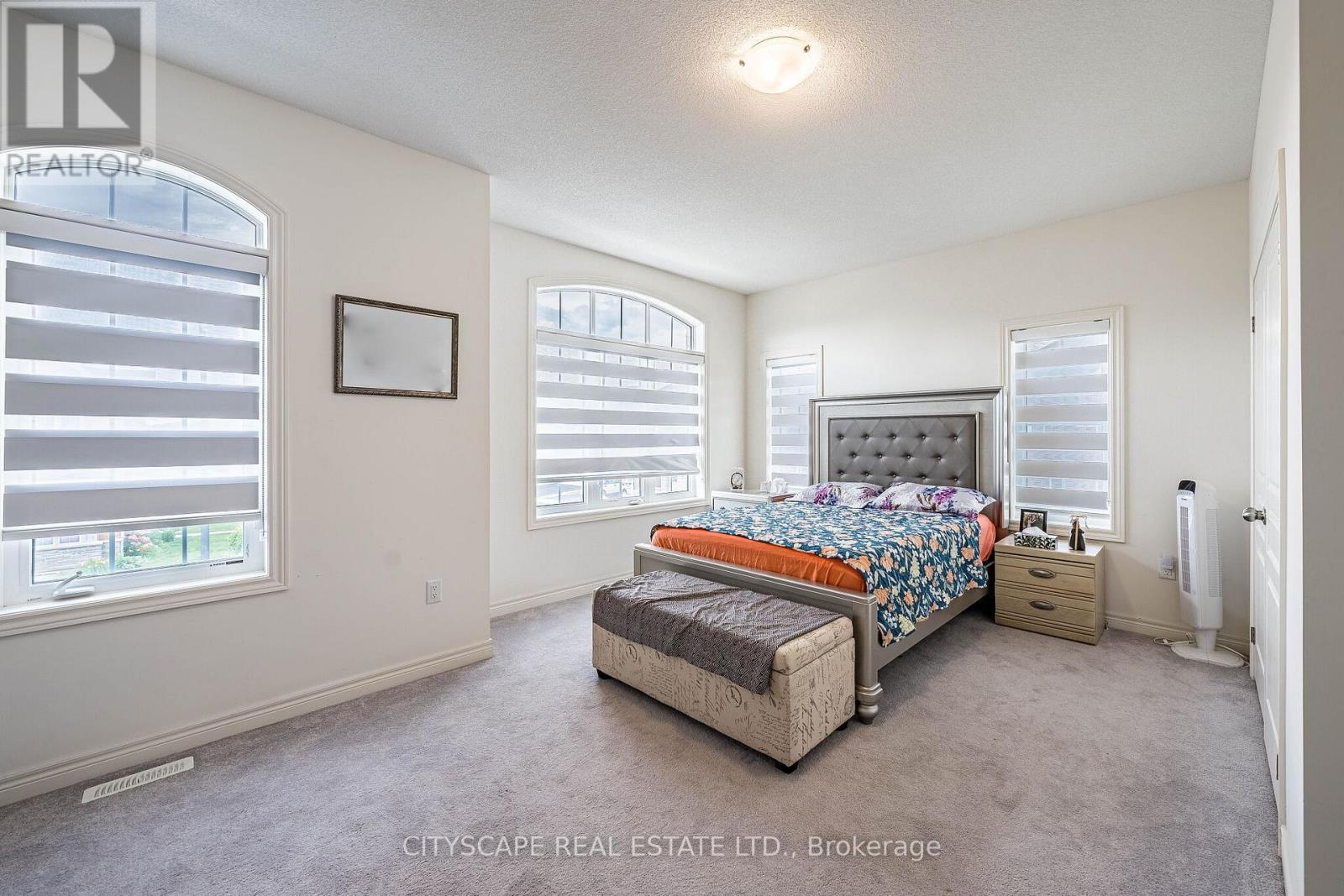 54 EZRA CRESCENT - 24
