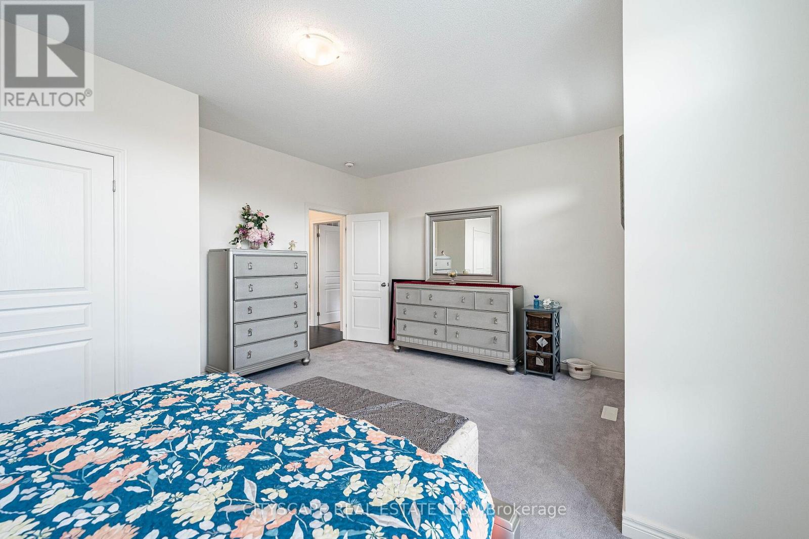 54 EZRA CRESCENT - 25