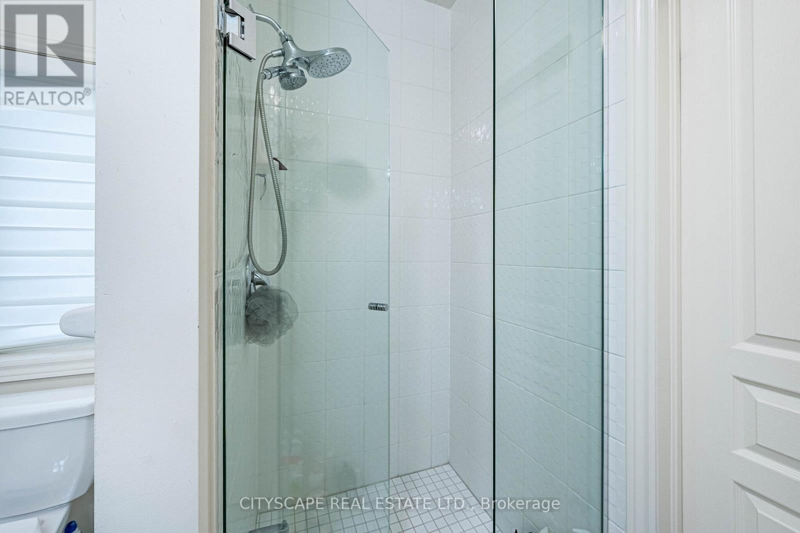 54 EZRA CRESCENT - 27