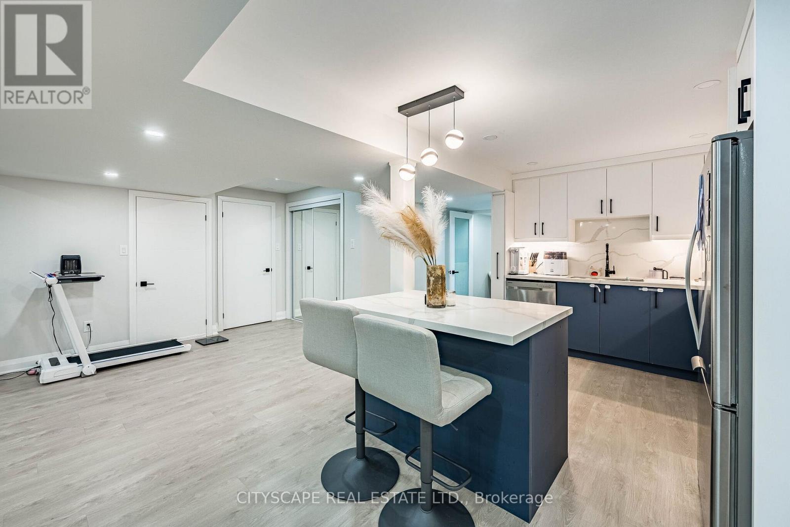 54 EZRA CRESCENT - 32