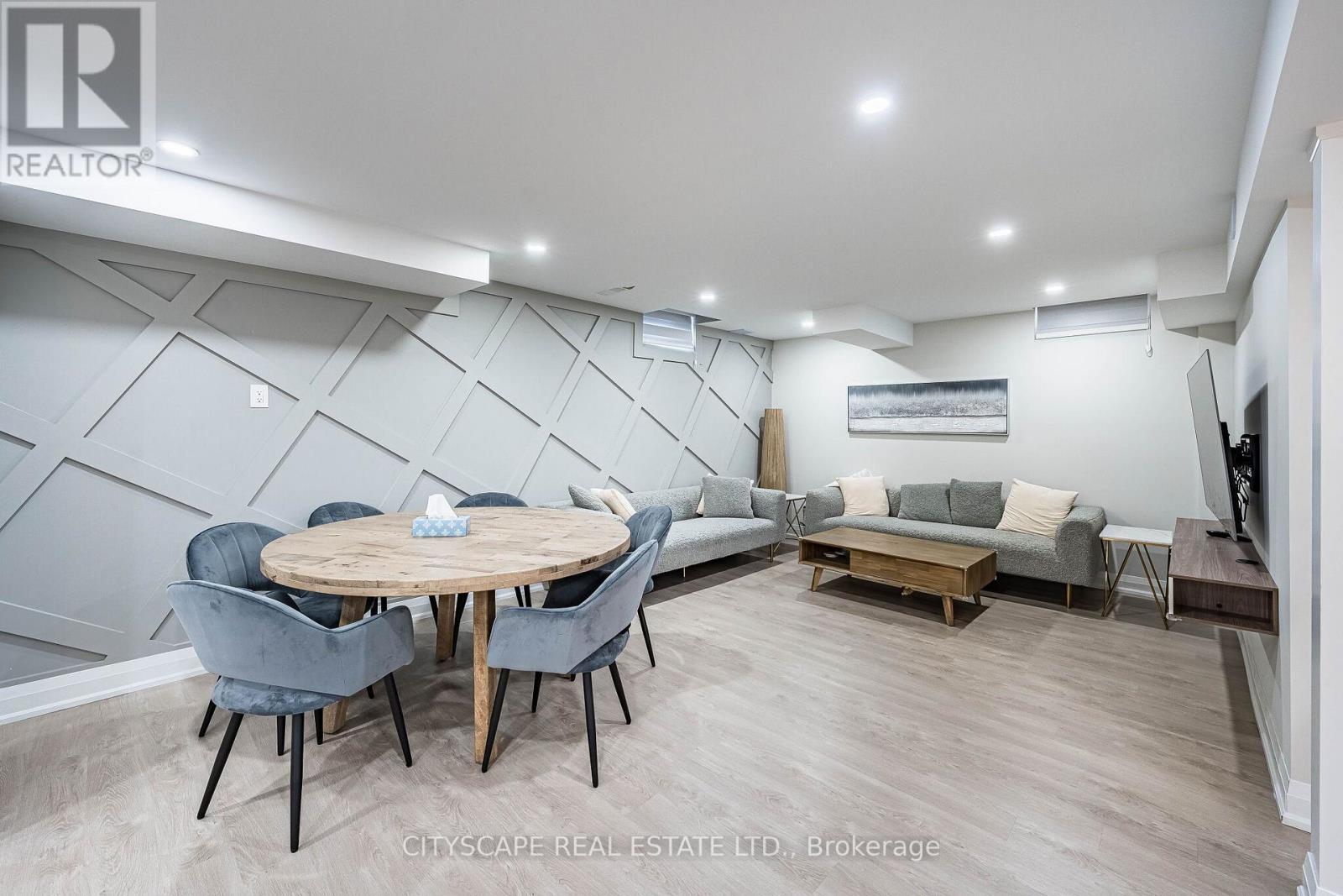 54 EZRA CRESCENT - 33