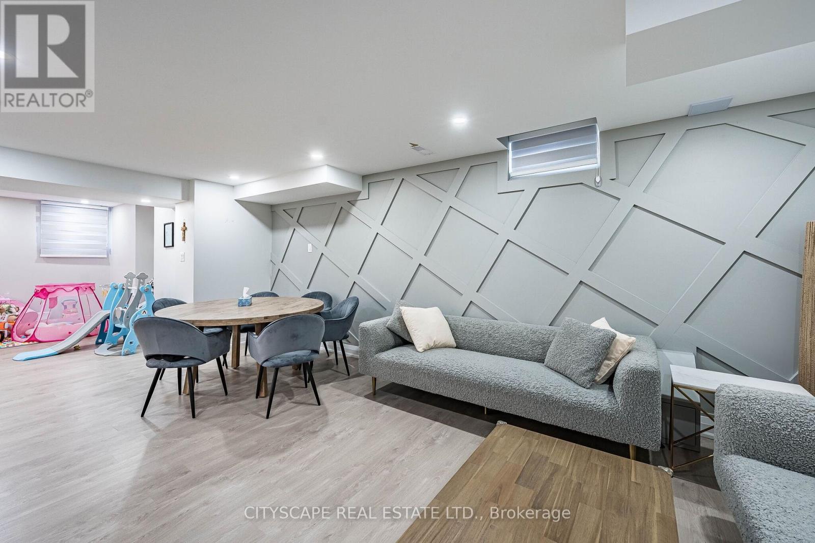 54 EZRA CRESCENT - 34