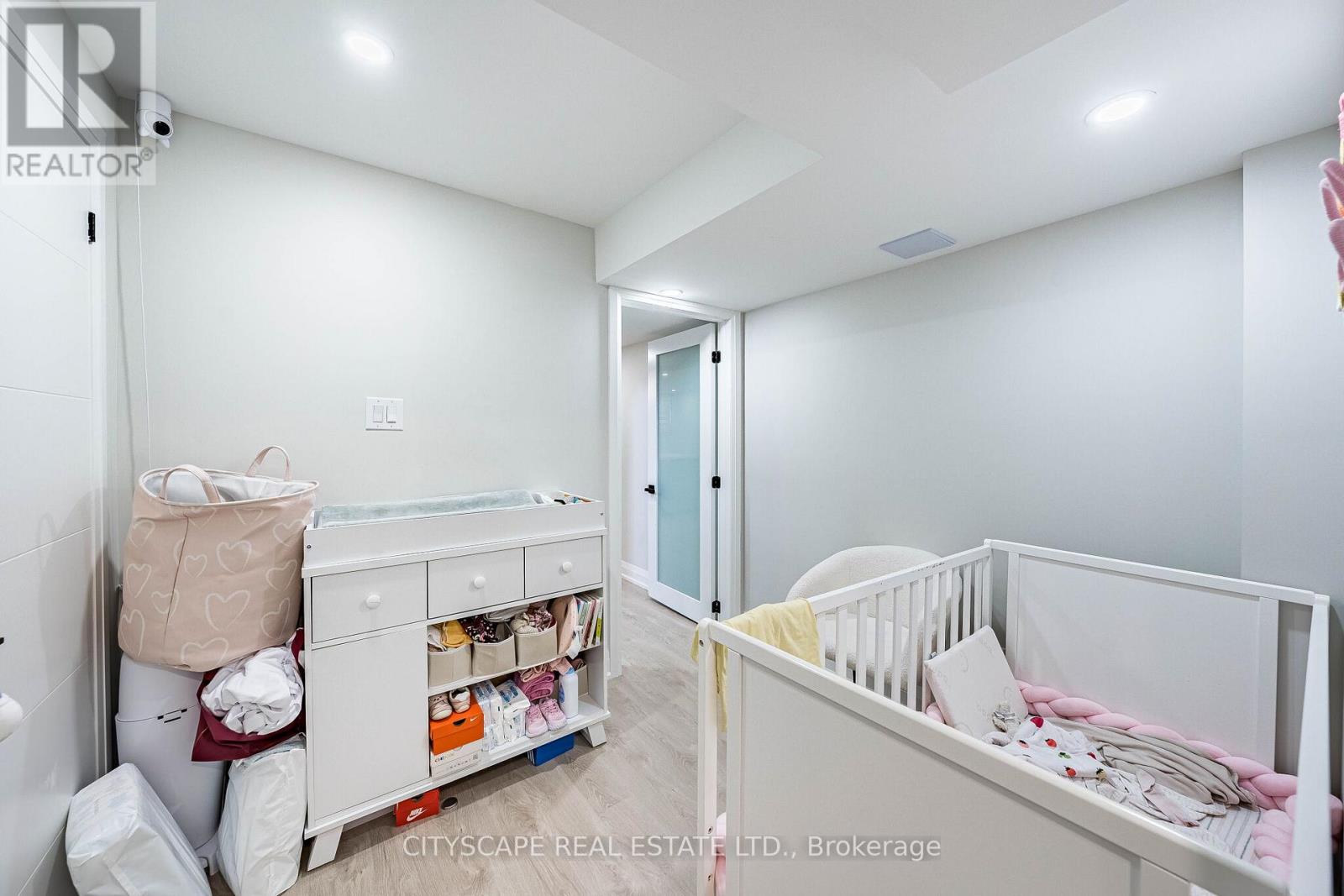 54 EZRA CRESCENT - 37