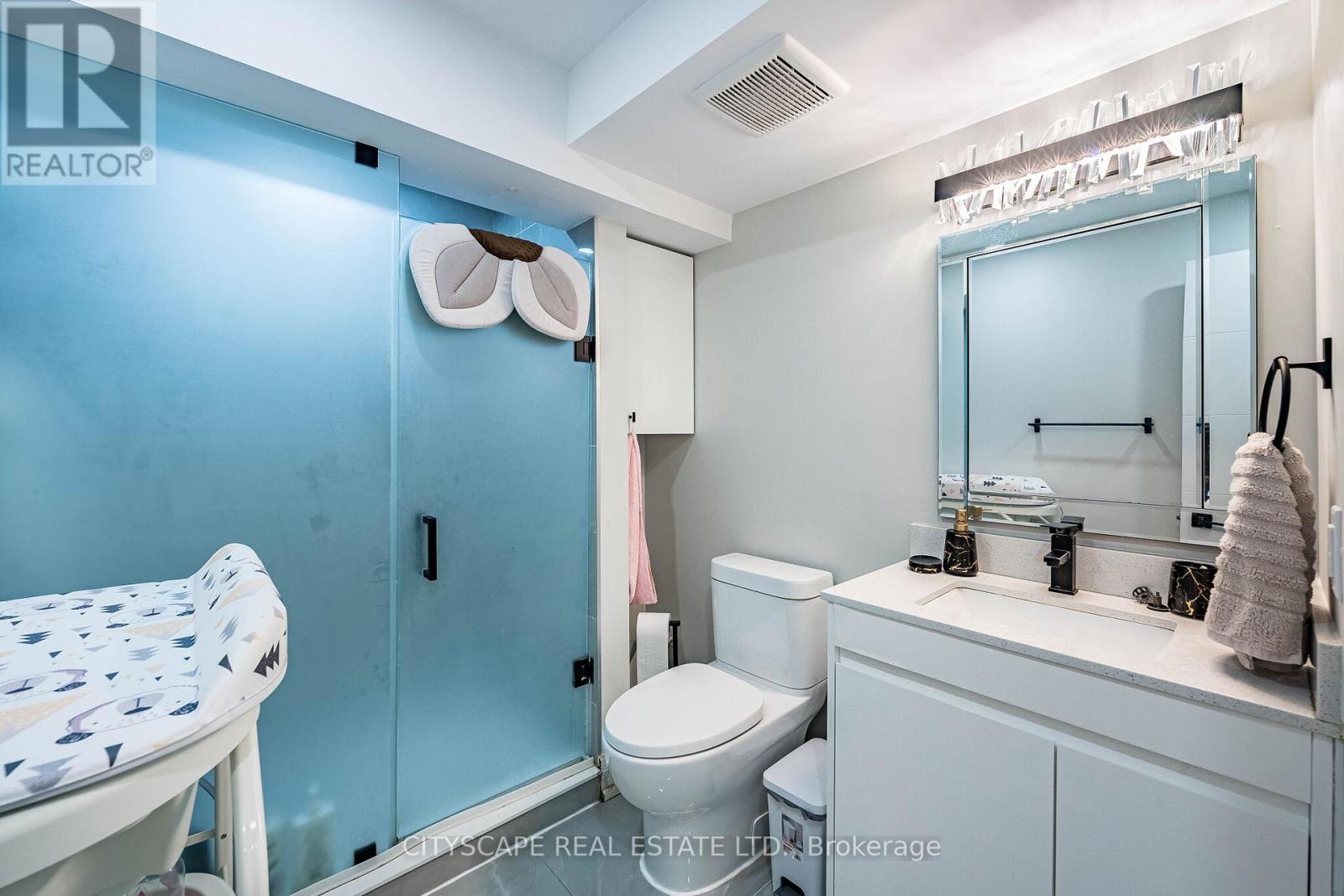 54 EZRA CRESCENT - 39