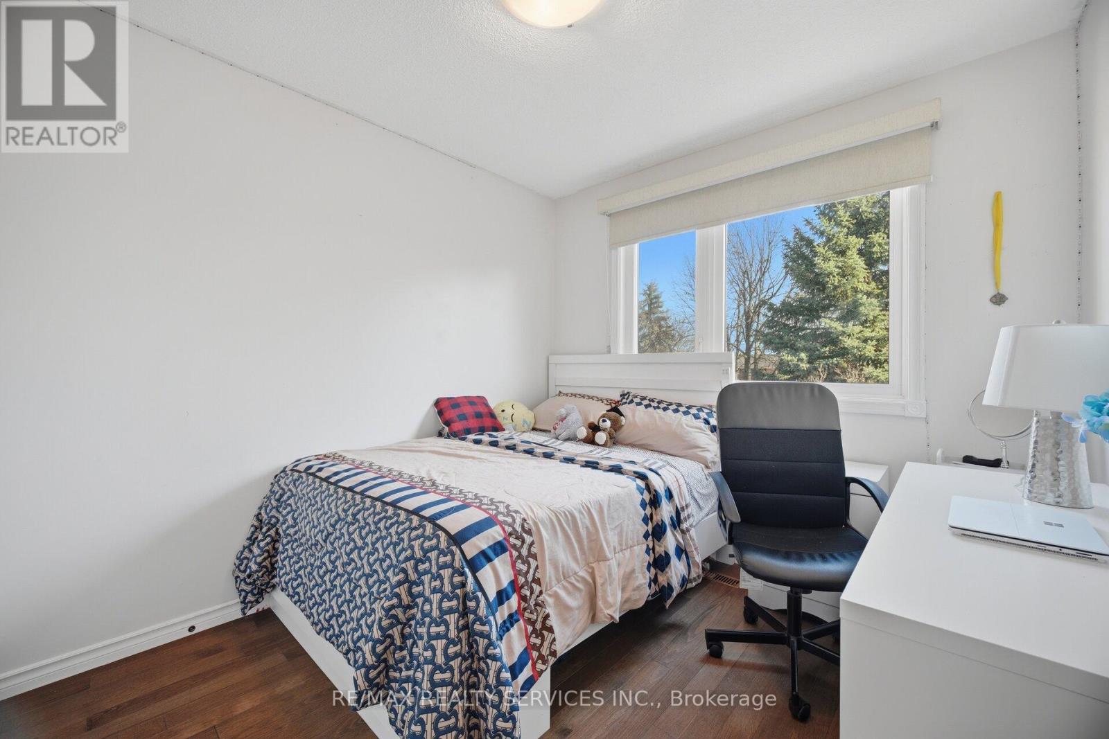16 LANGHOLM COURT - 26