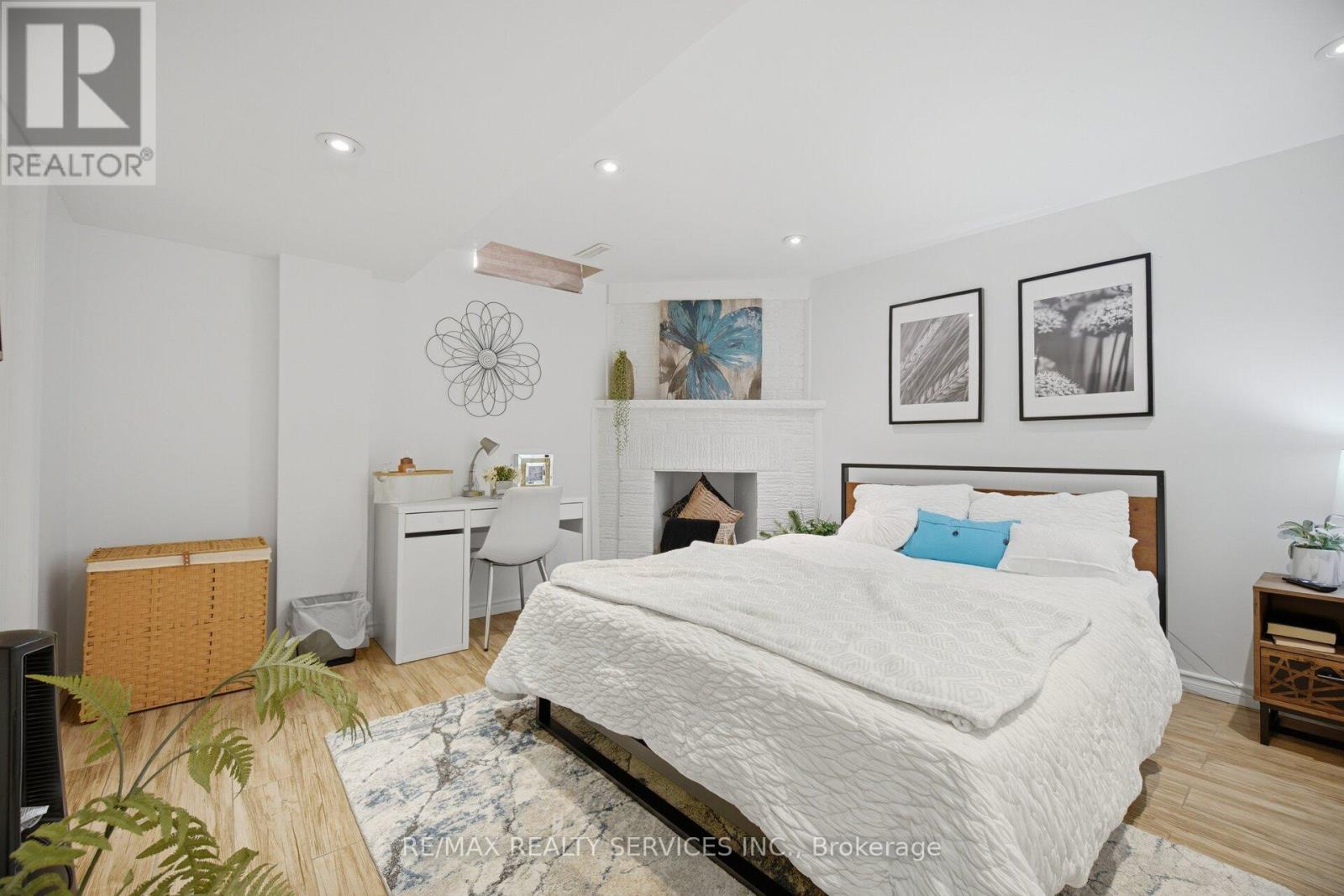 16 LANGHOLM COURT - 40