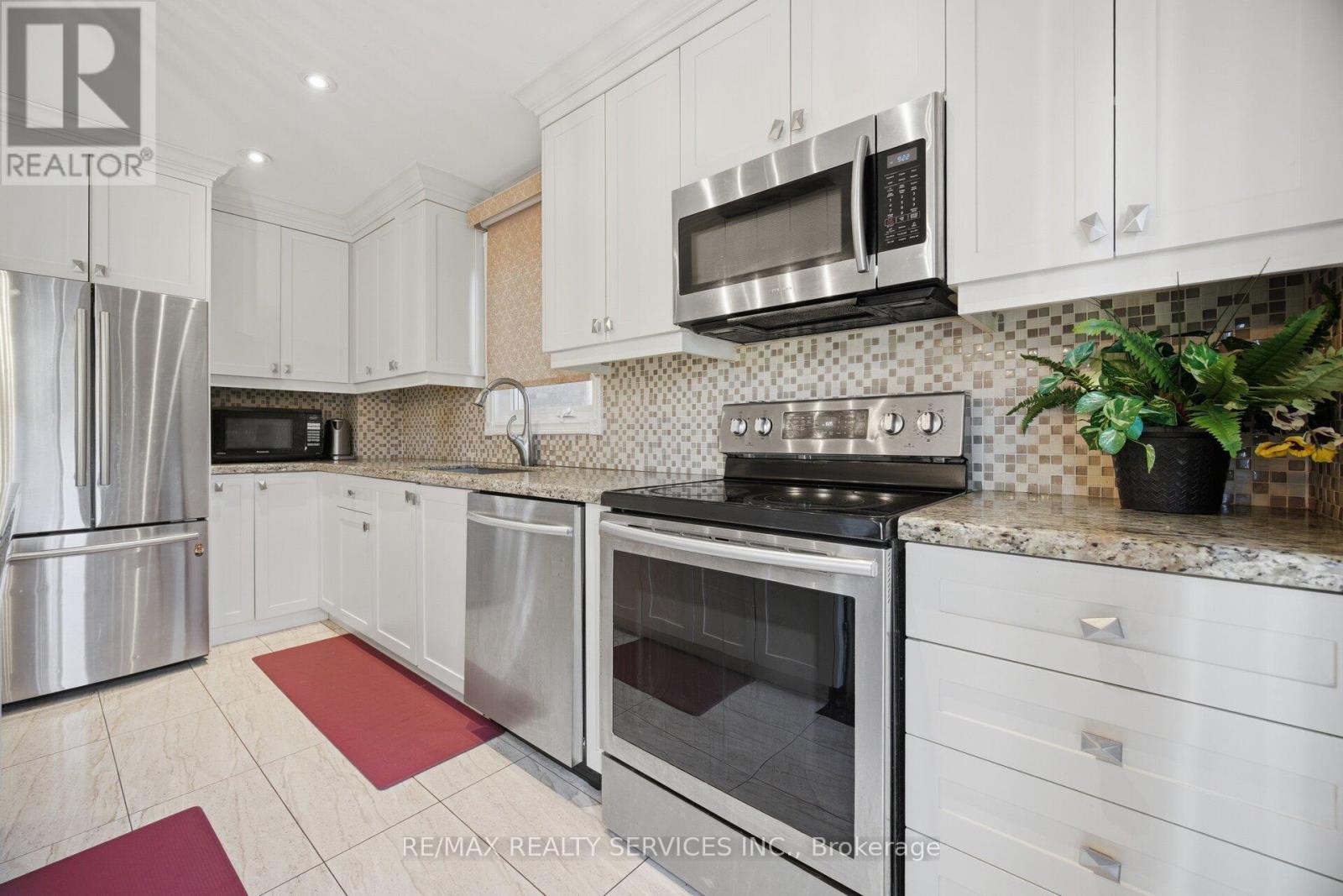16 LANGHOLM COURT - 16