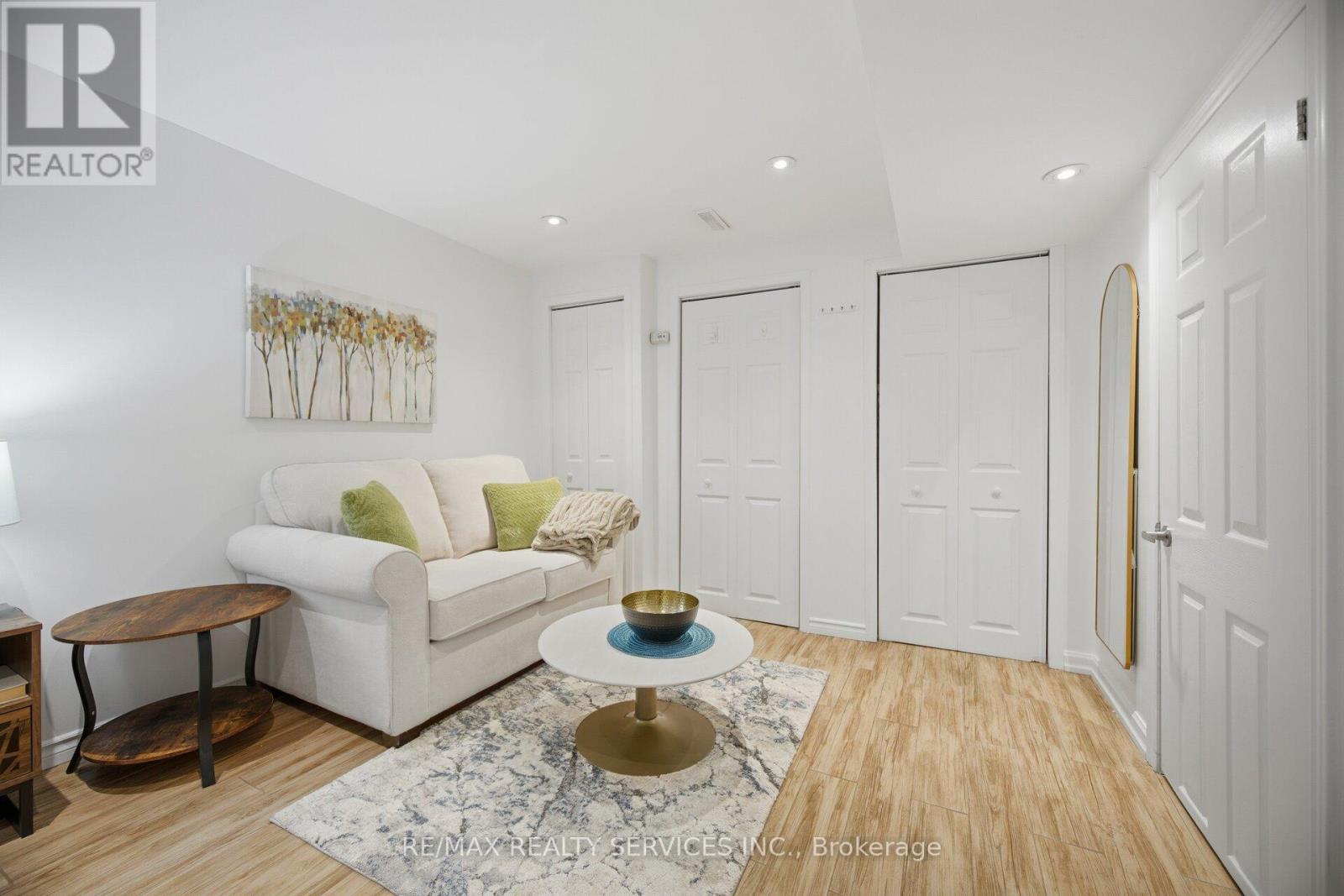16 LANGHOLM COURT - 35