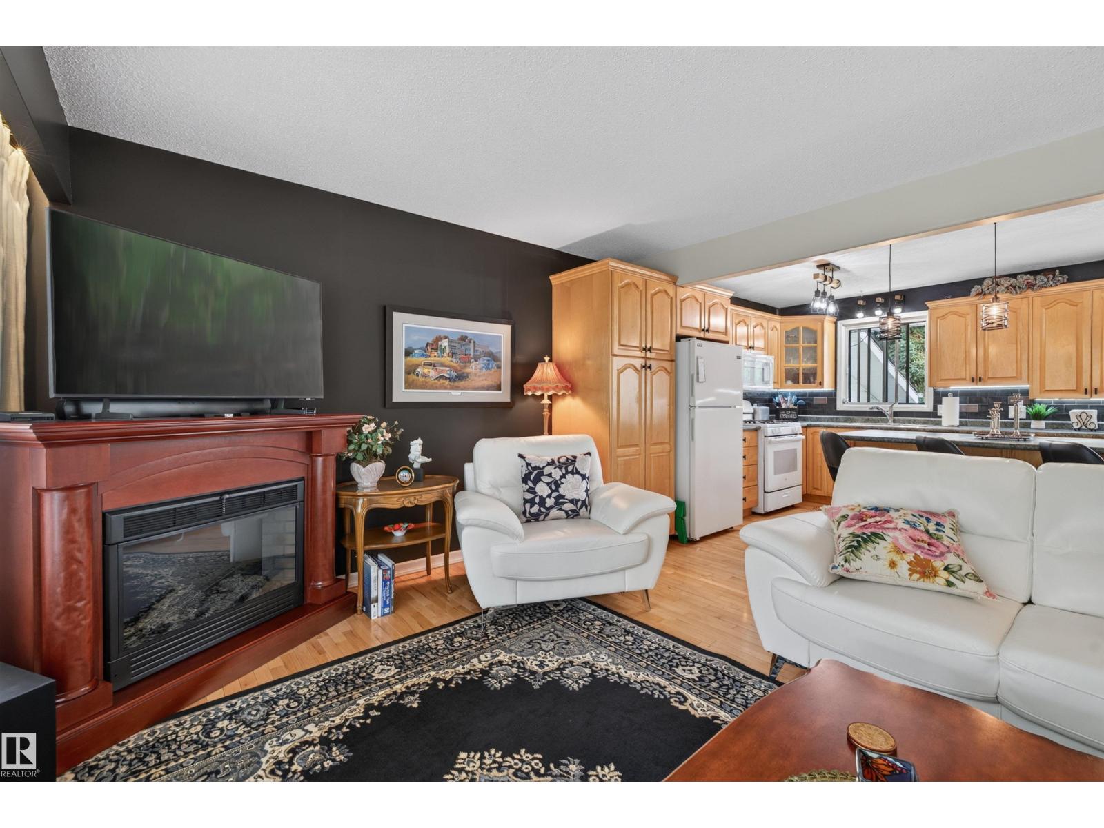 4606 52 AV — photo 18