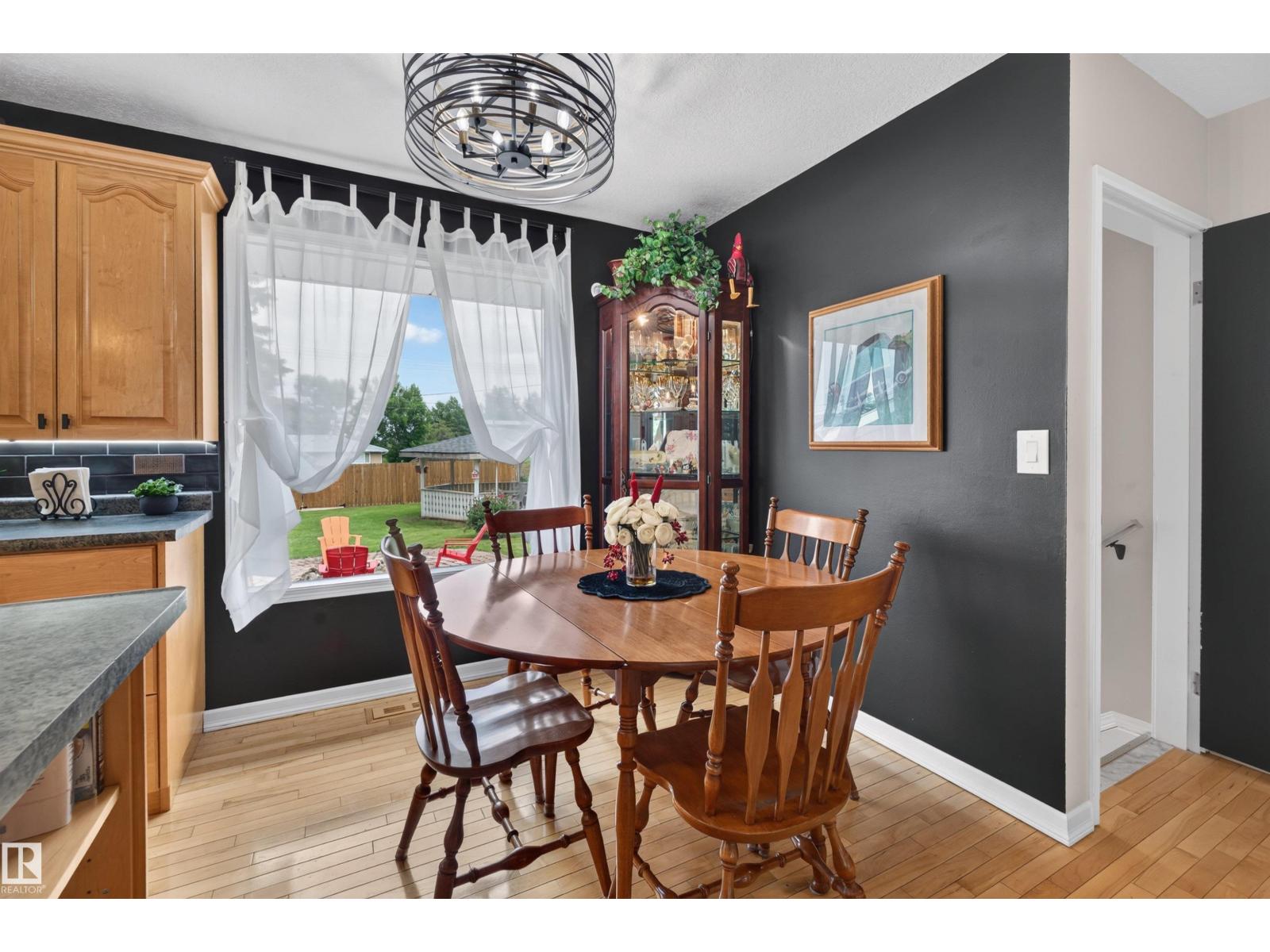 4606 52 AV — photo 24