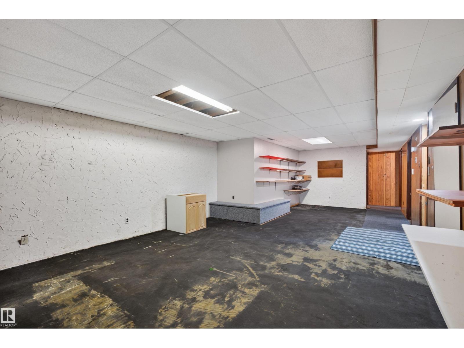 4606 52 AV — photo 48