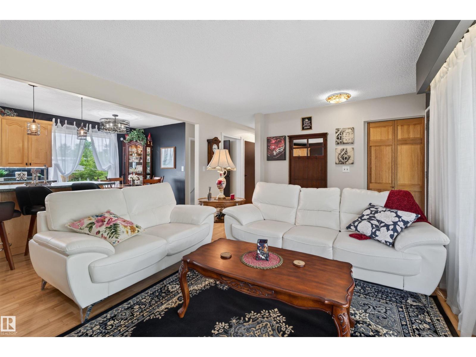 4606 52 AV — photo 17