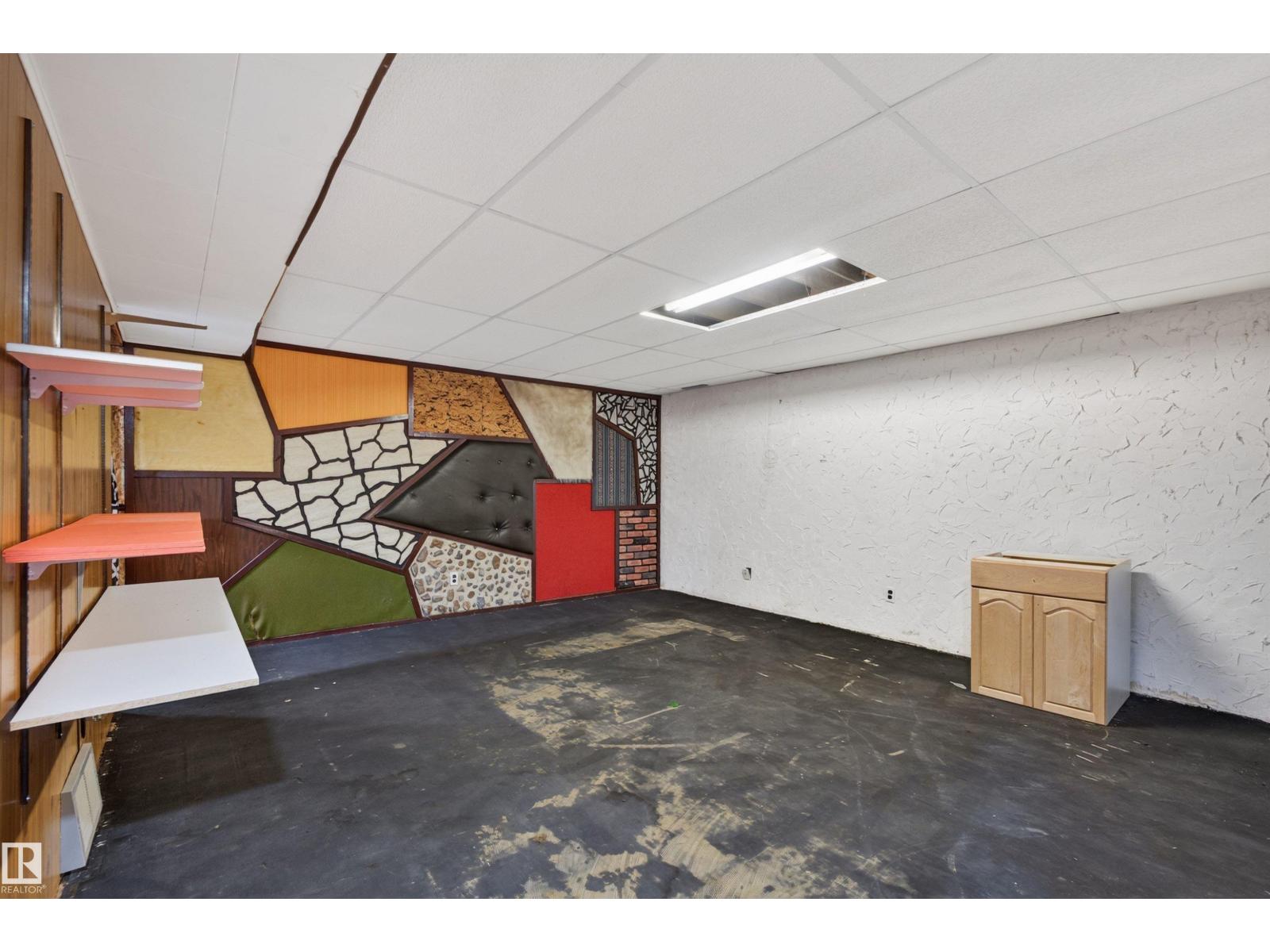 4606 52 AV — photo 44