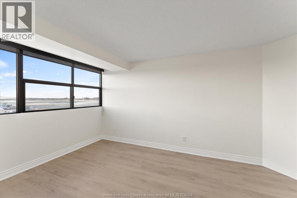 #507 515 Riverside DRIVE West - 13