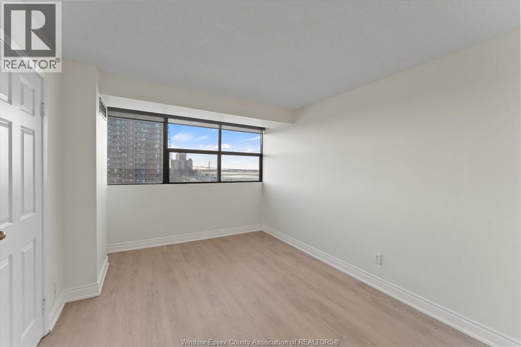 #507 515 Riverside DRIVE West - 14