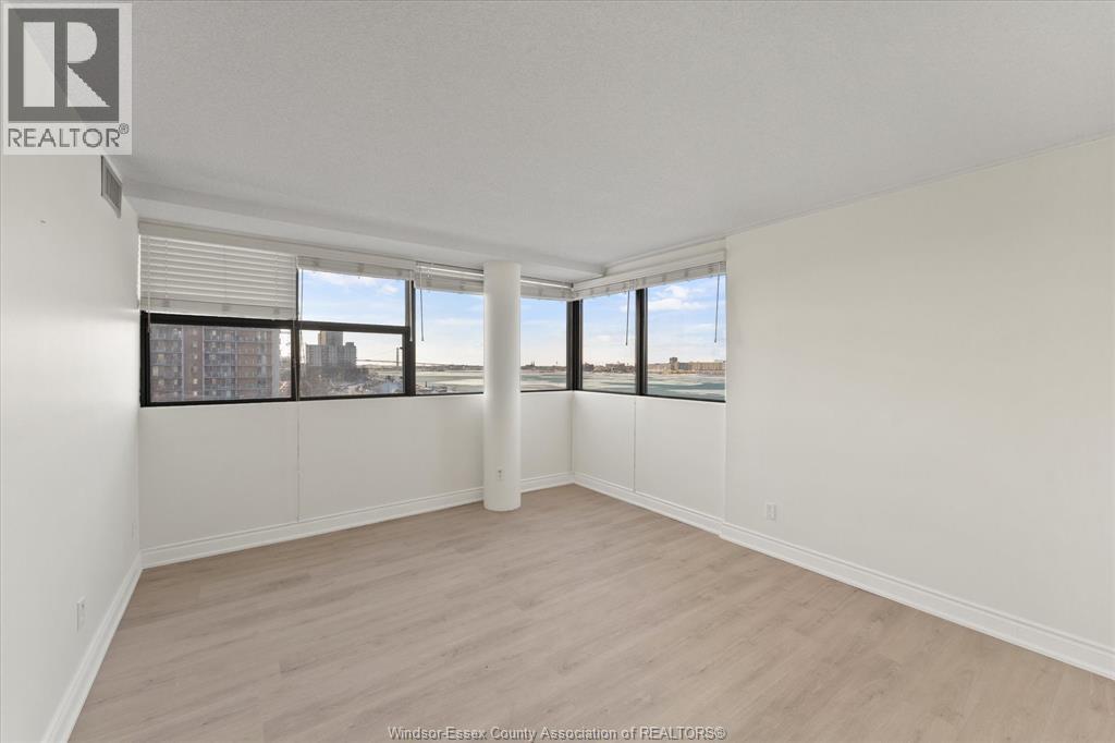 #507 515 Riverside DRIVE West - 17