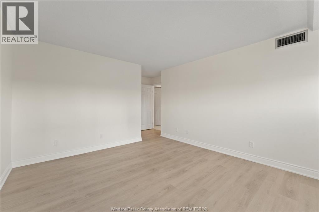 #507 515 Riverside DRIVE West - 19