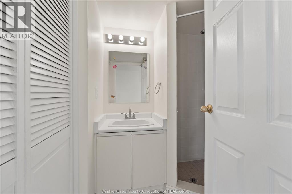 #507 515 Riverside DRIVE West - 23