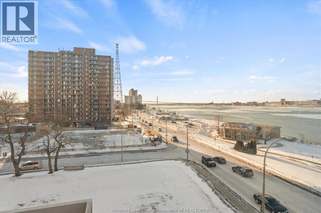 #507 515 Riverside DRIVE West - 26