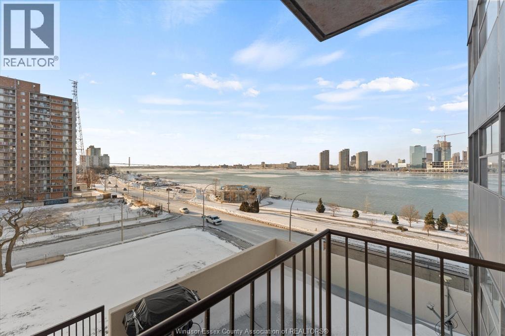 #507 515 Riverside DRIVE West - 27