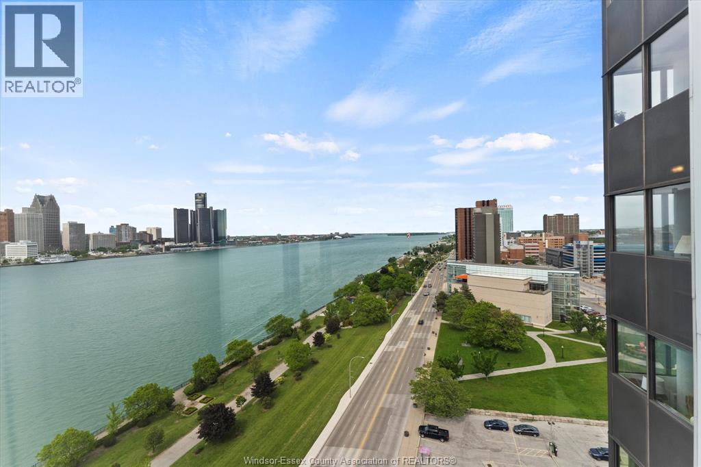 #507 515 Riverside DRIVE West - 32
