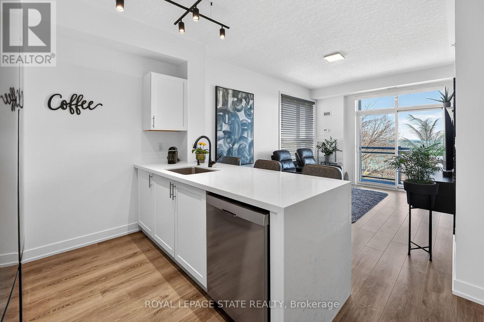 #327 35 SOUTHSHORE CRESCENT - 10
