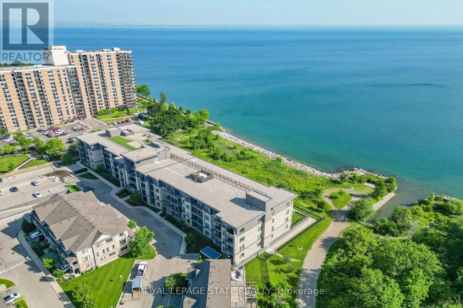 #327 35 SOUTHSHORE CRESCENT - 32