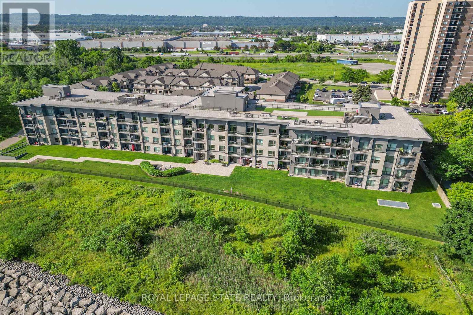 #327 35 SOUTHSHORE CRESCENT - 33