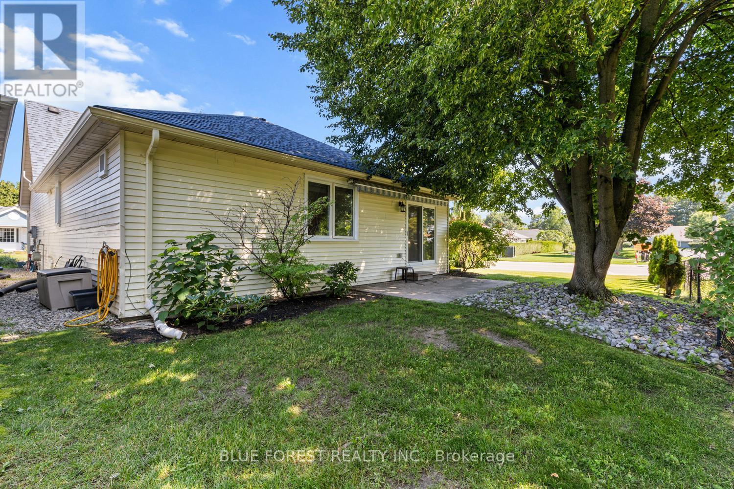 1 SINCLAIR DRIVE - 33