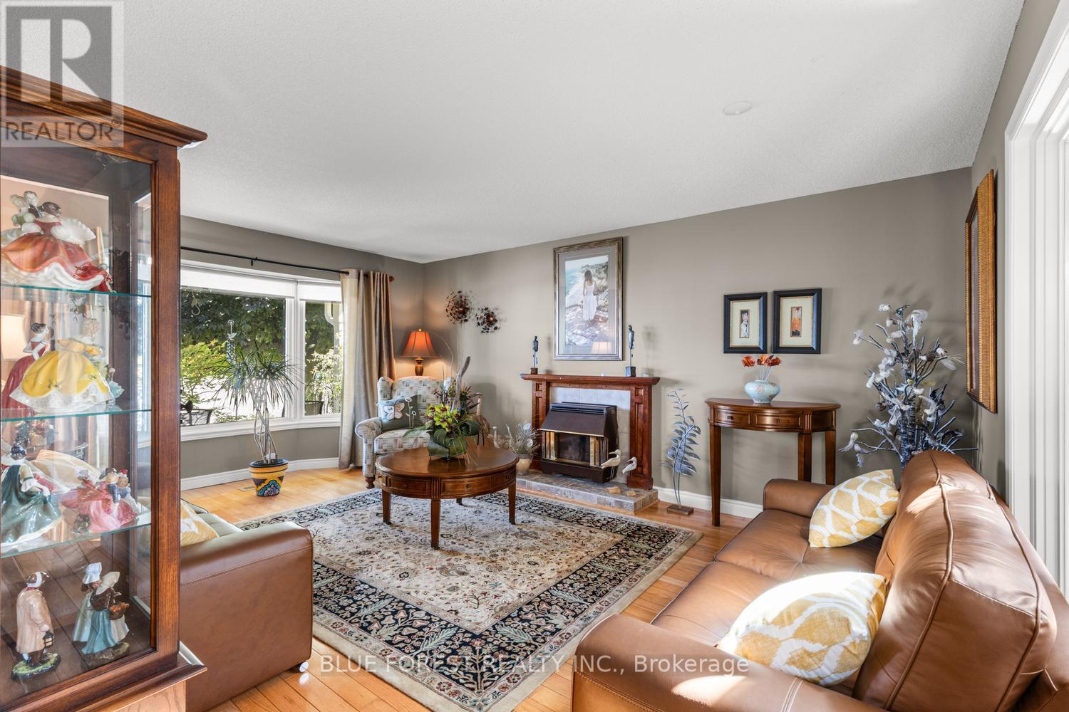 1 SINCLAIR DRIVE - 7