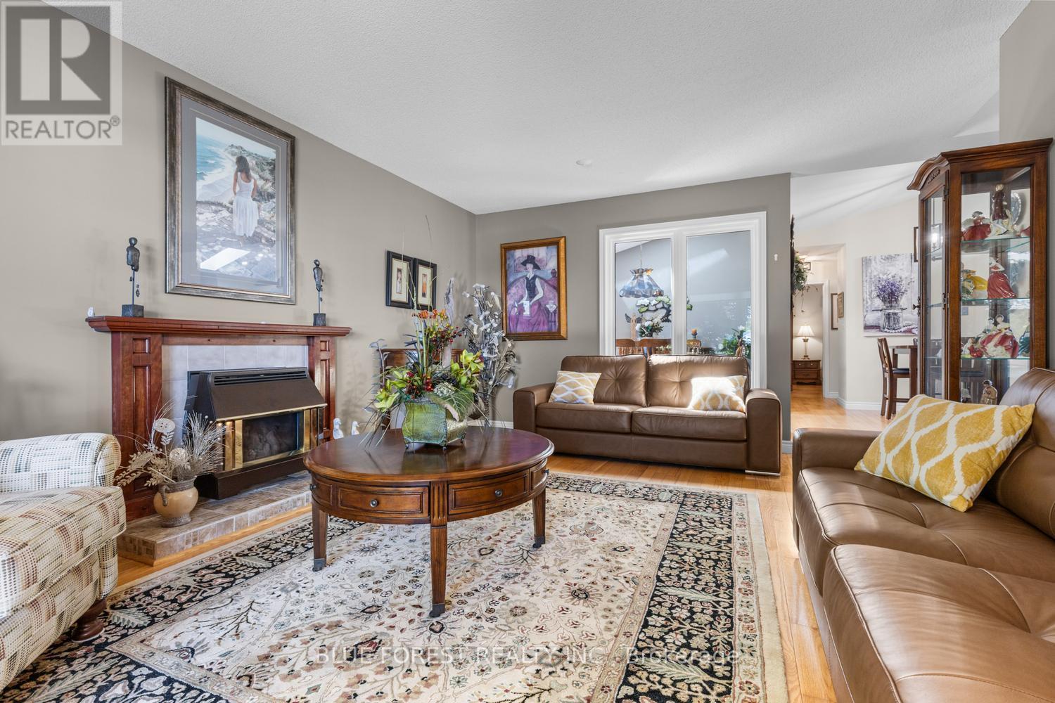 1 SINCLAIR DRIVE - 9