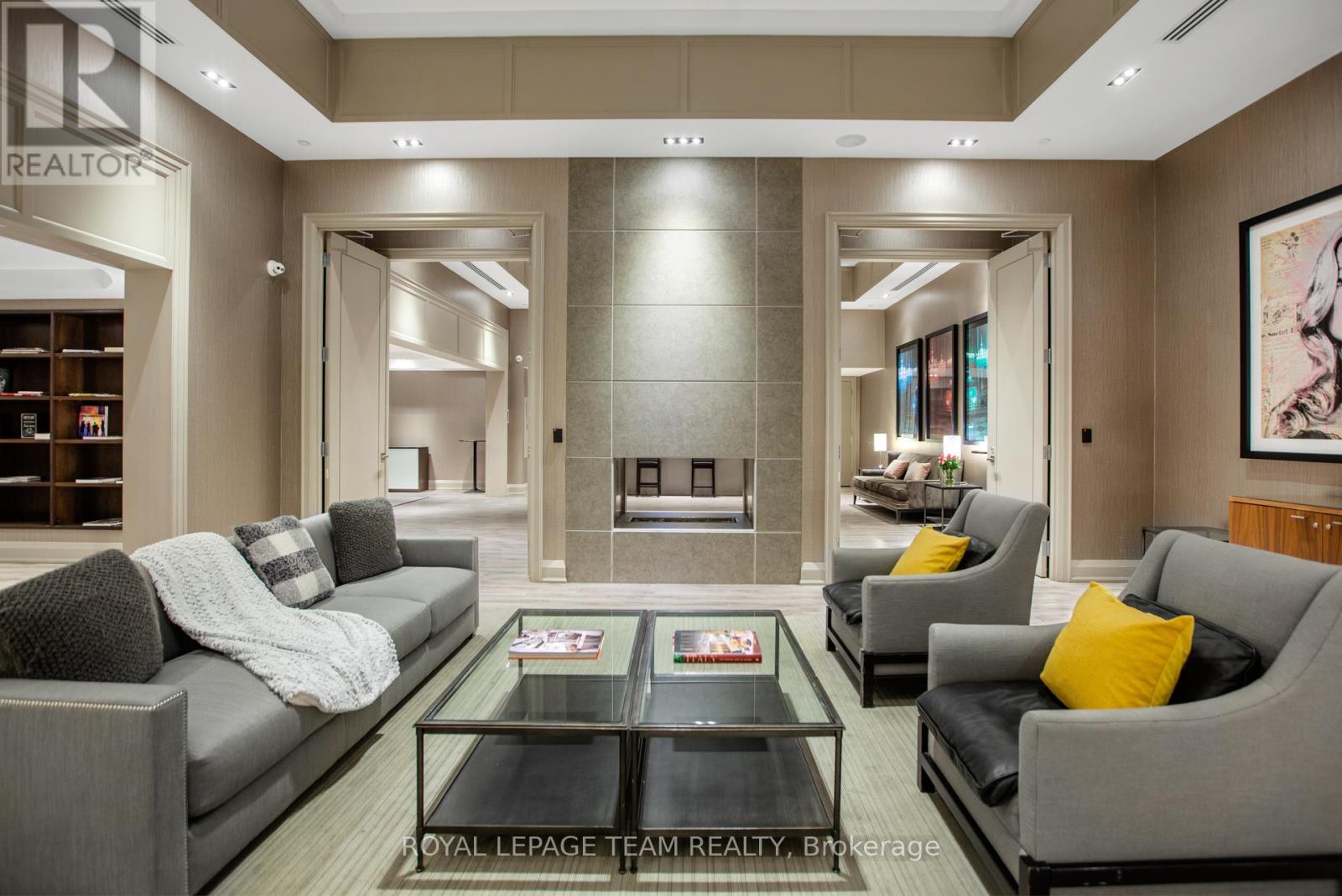 #1506 111 CHAMPAGNE AVENUE S - 29