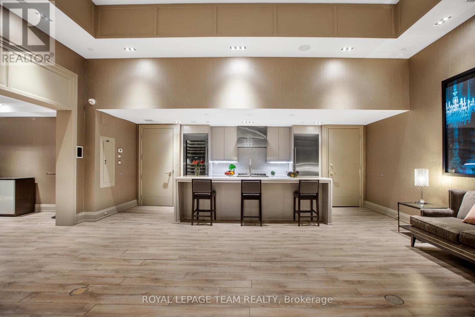 #1506 111 CHAMPAGNE AVENUE S - 32