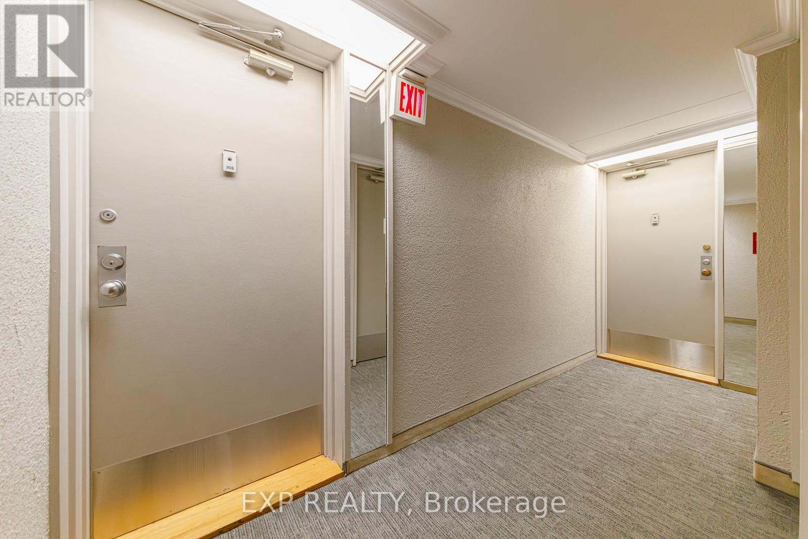 #203 915 ELMSMERE ROAD - 27