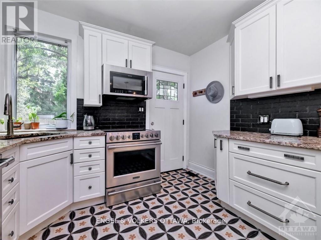 2 Bed, 1 Bath House for Rent in Ottawa – 187 IVY CRESCENT, Ottawa – MLS# X13517624 - Image 11