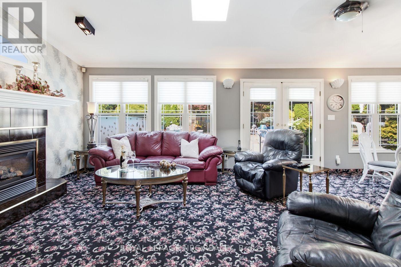 4 GREENVALE COURT - 15