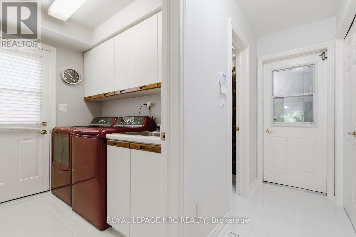 4 GREENVALE COURT - 17