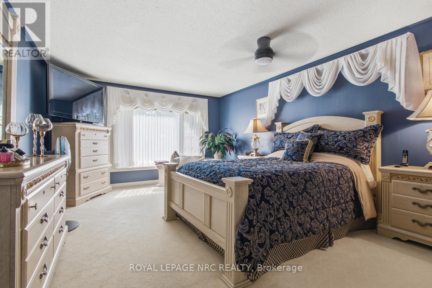 4 GREENVALE COURT - 21