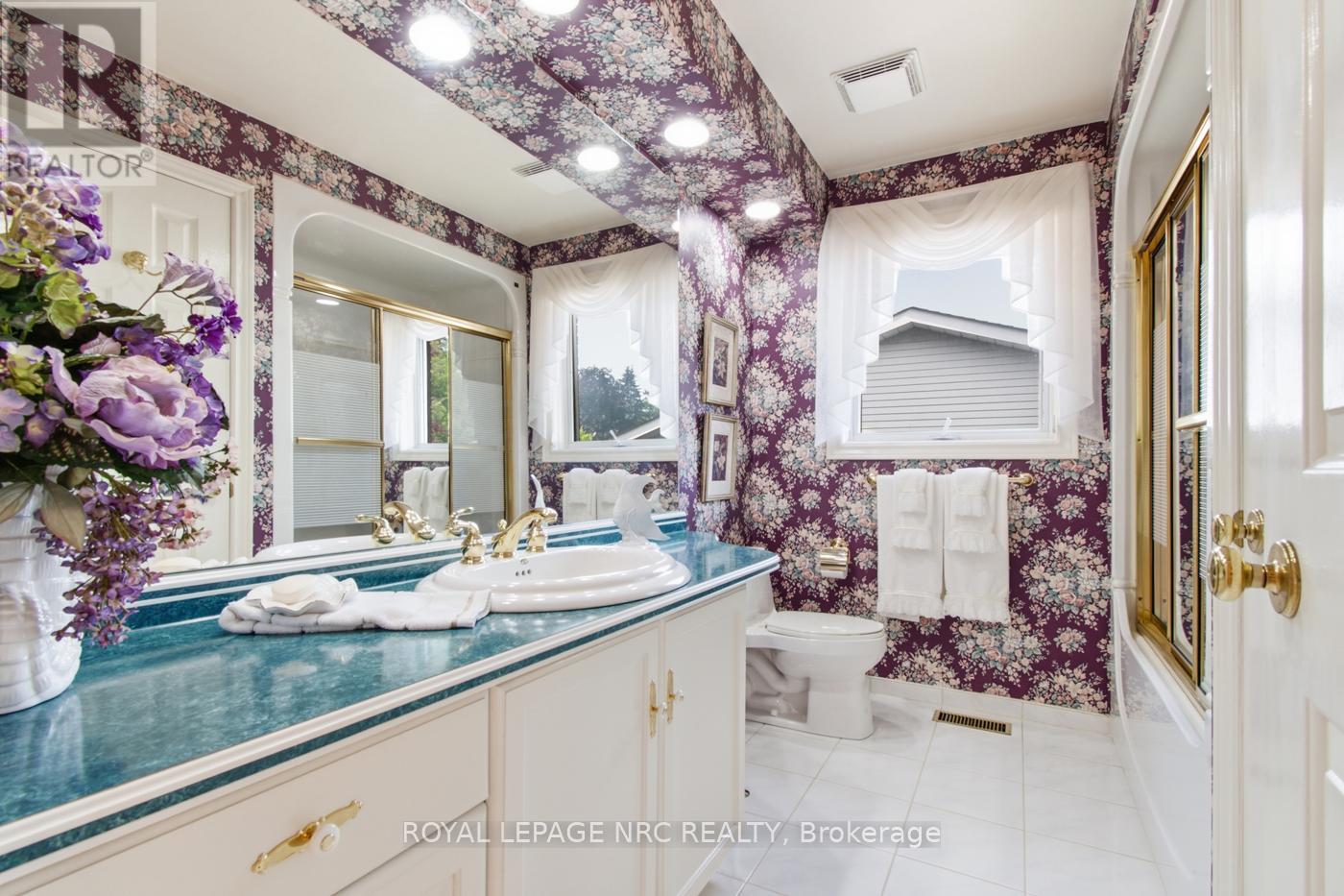 4 GREENVALE COURT - 28