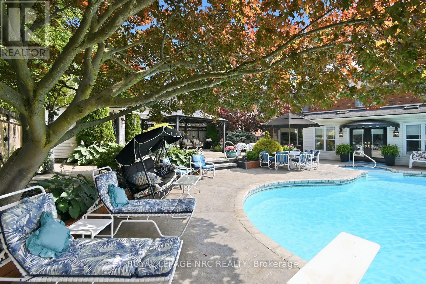 4 GREENVALE COURT - 38