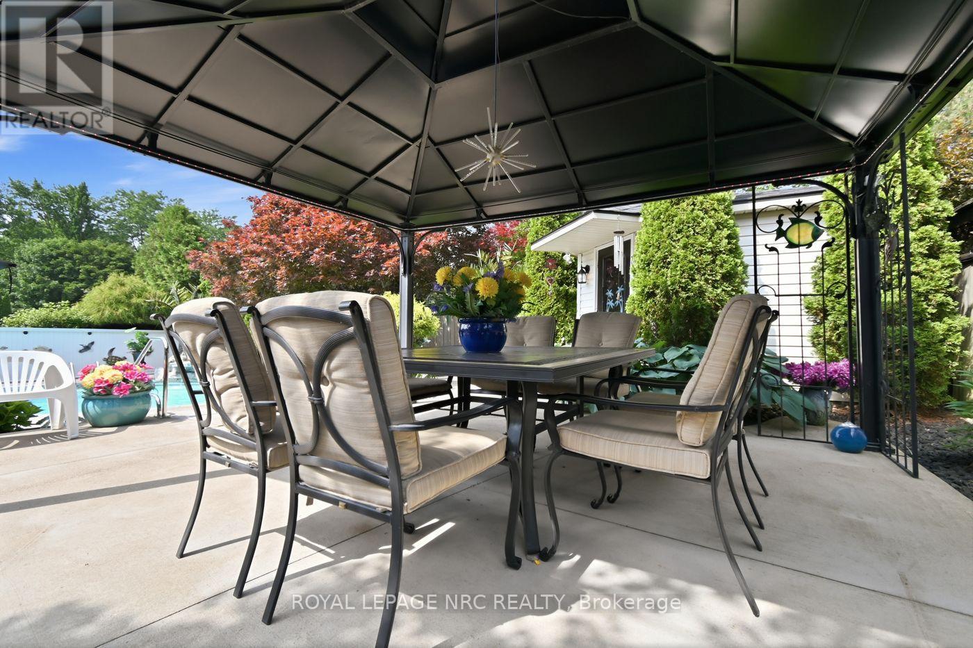 4 GREENVALE COURT - 40