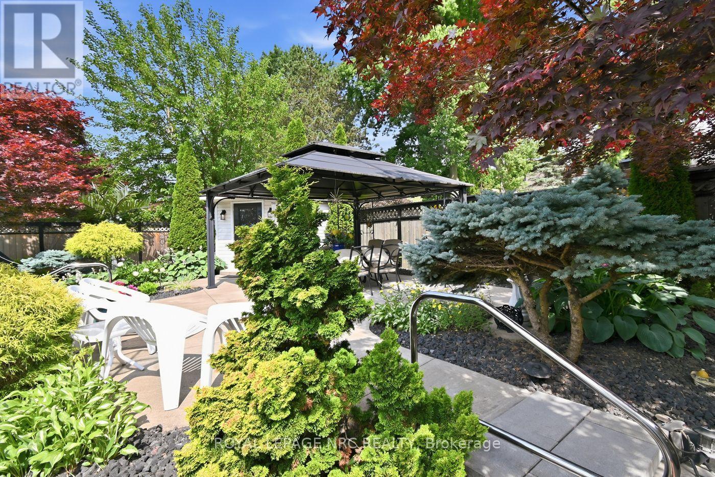 4 GREENVALE COURT - 42