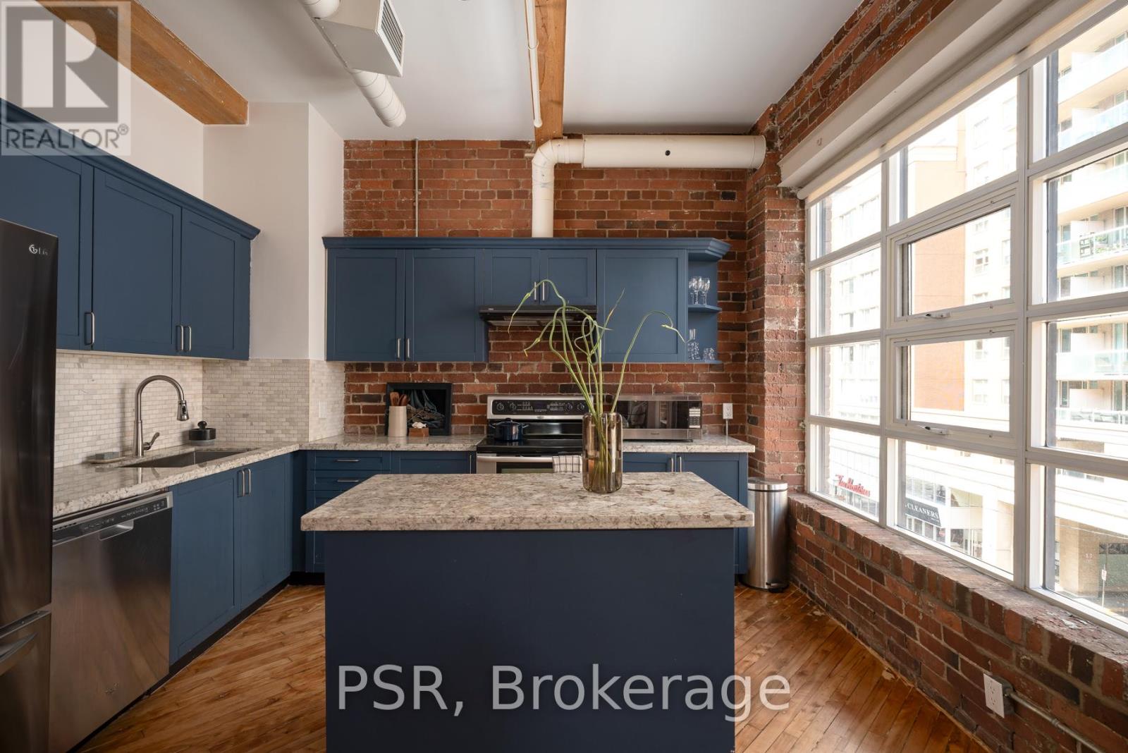 #407 90 SHERBOURNE STREET - 26