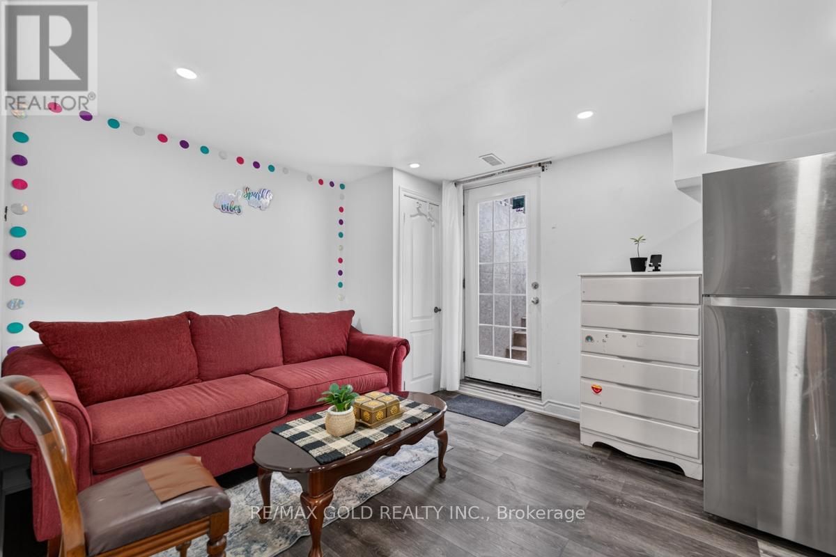 43 ALABASTER DRIVE - 34