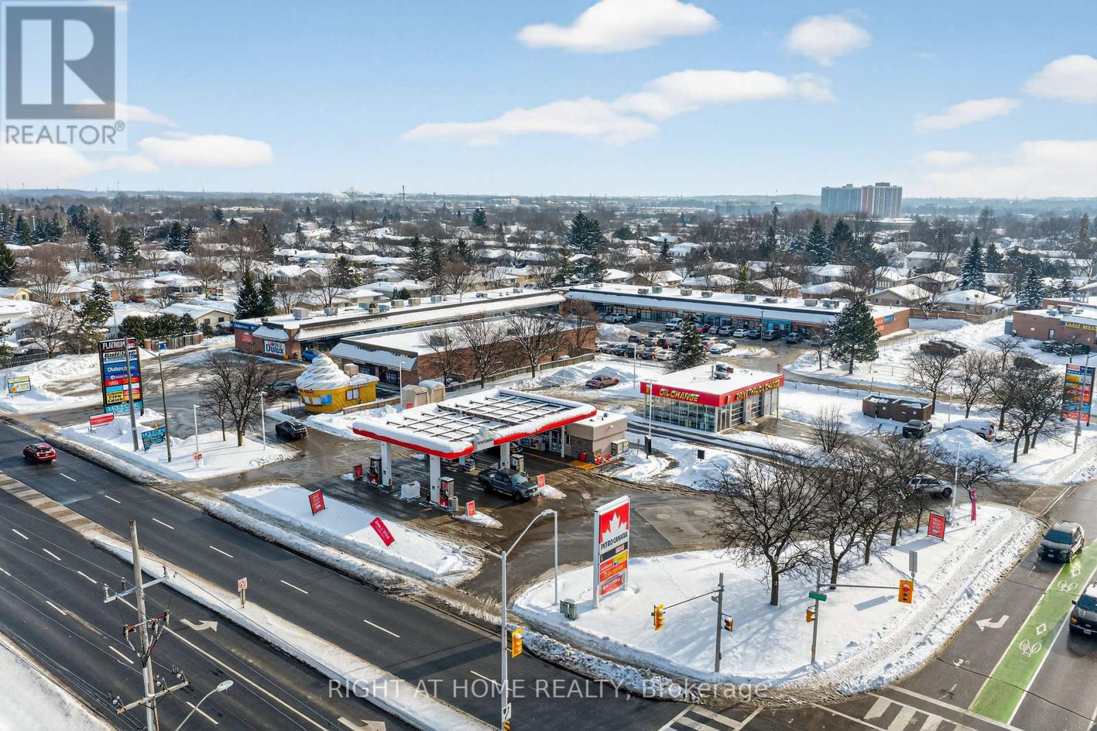 566 SOUTHDALE ROAD E Property Photo