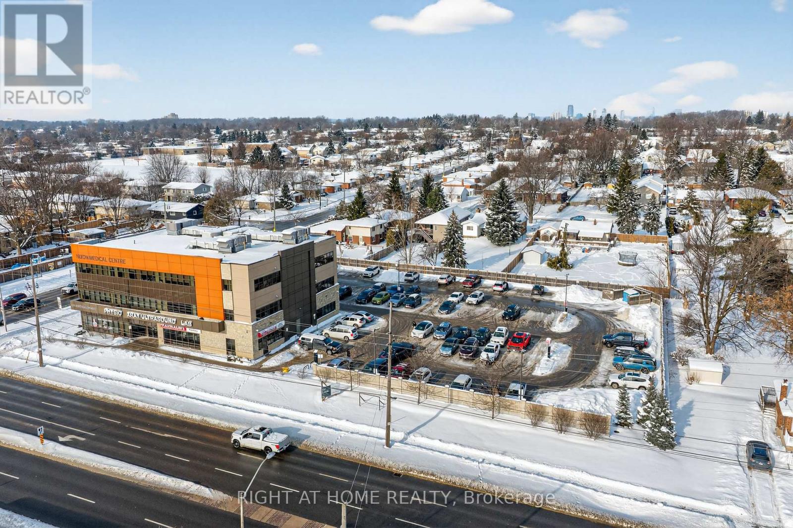 566 SOUTHDALE ROAD E Property Photo