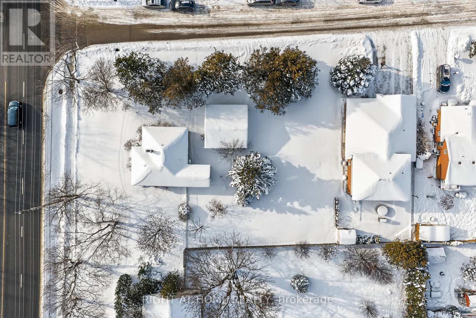 566 SOUTHDALE ROAD E Property Photo