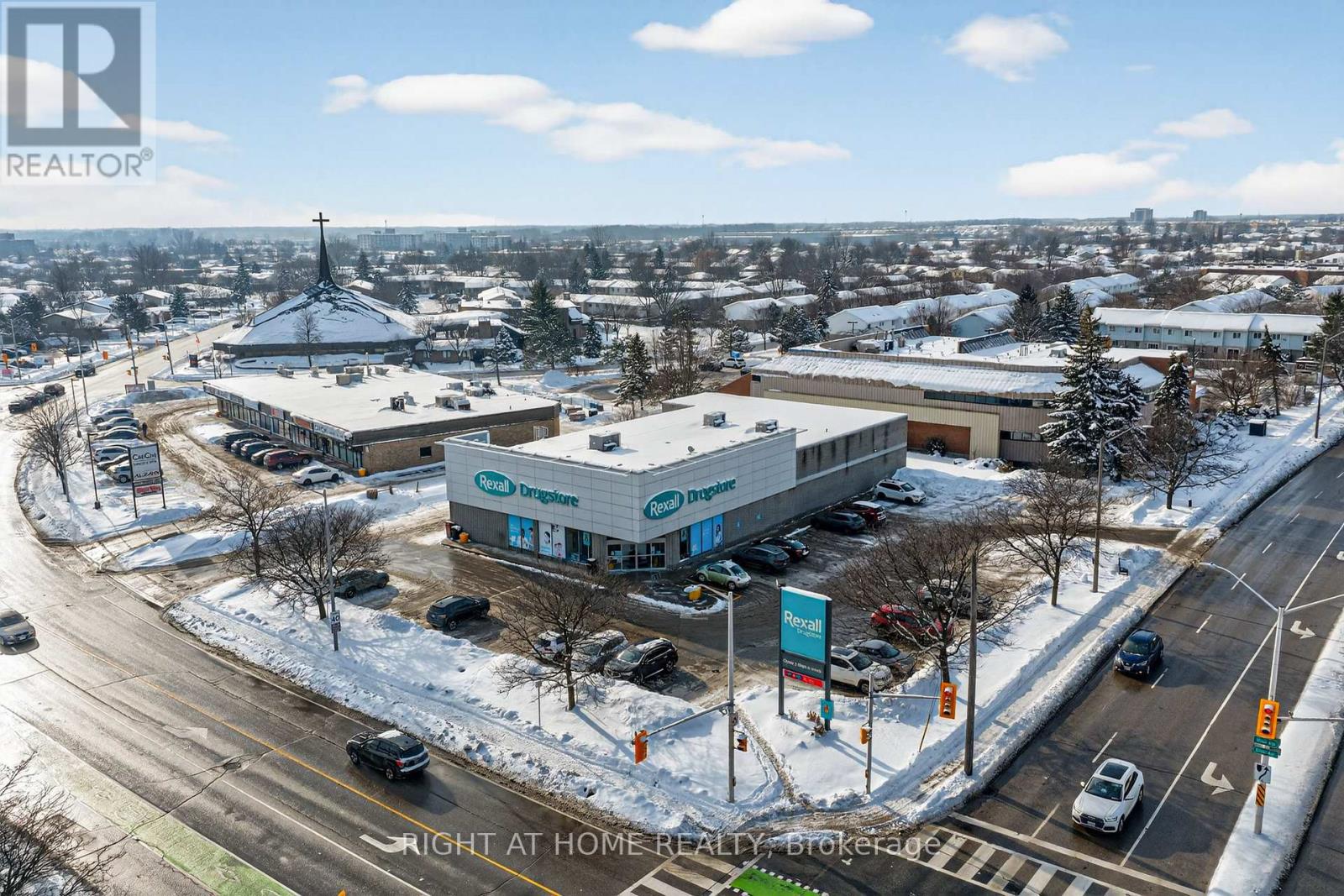 566 SOUTHDALE ROAD E Property Photo
