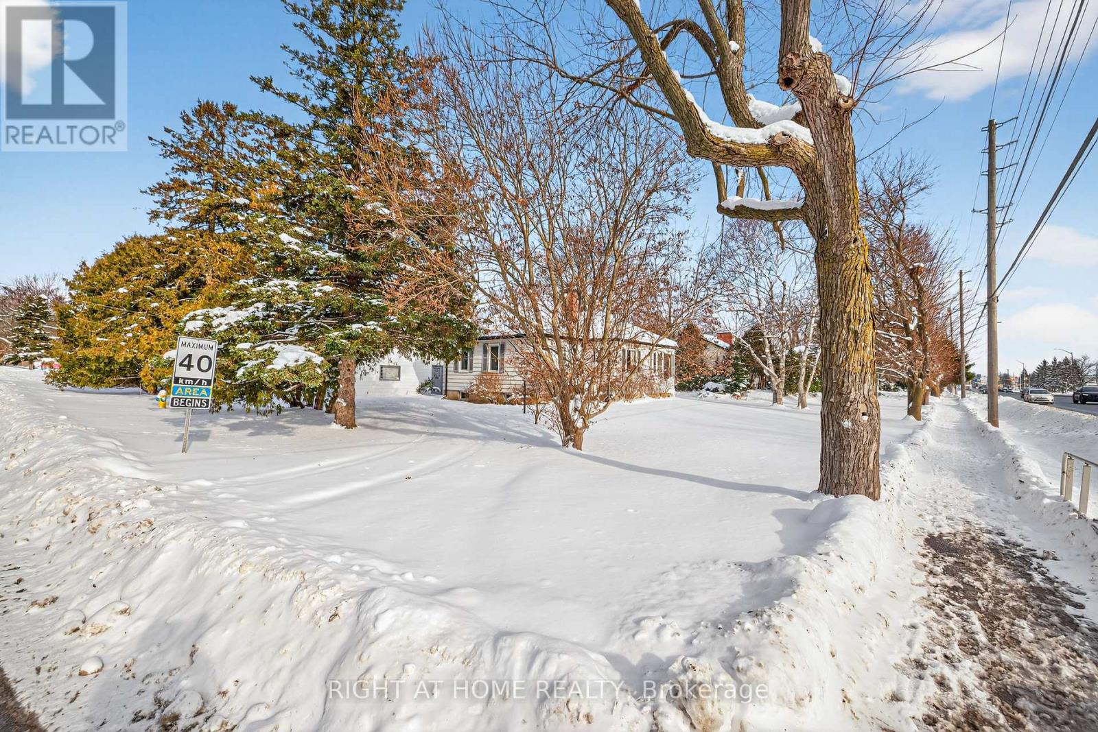 566 SOUTHDALE ROAD E Property Photo